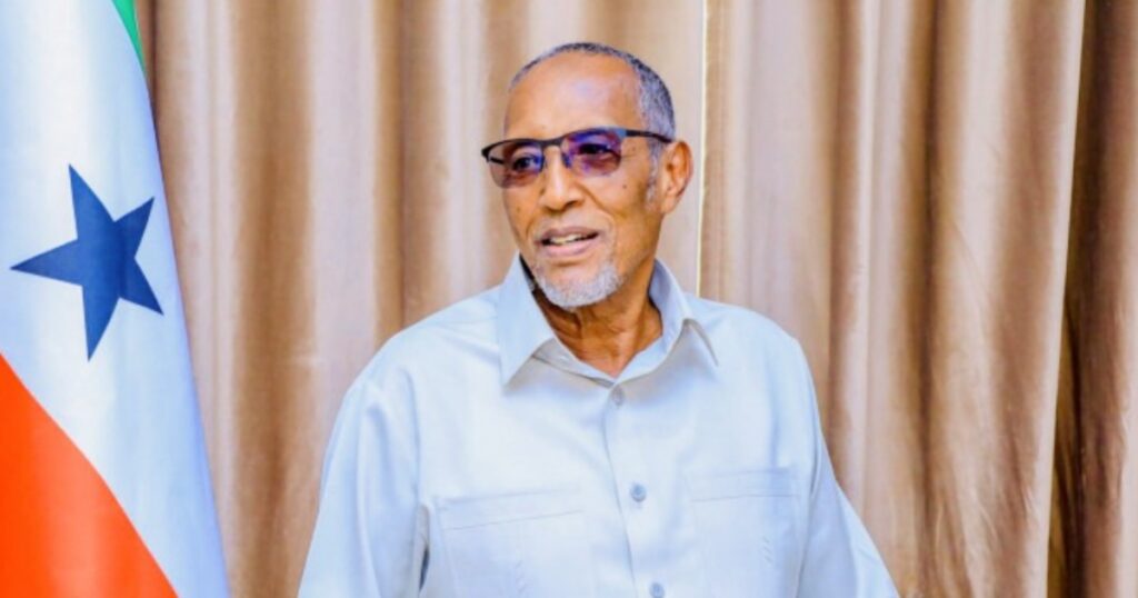 Taariikh nololeedka Muuse Biixi Cabdi